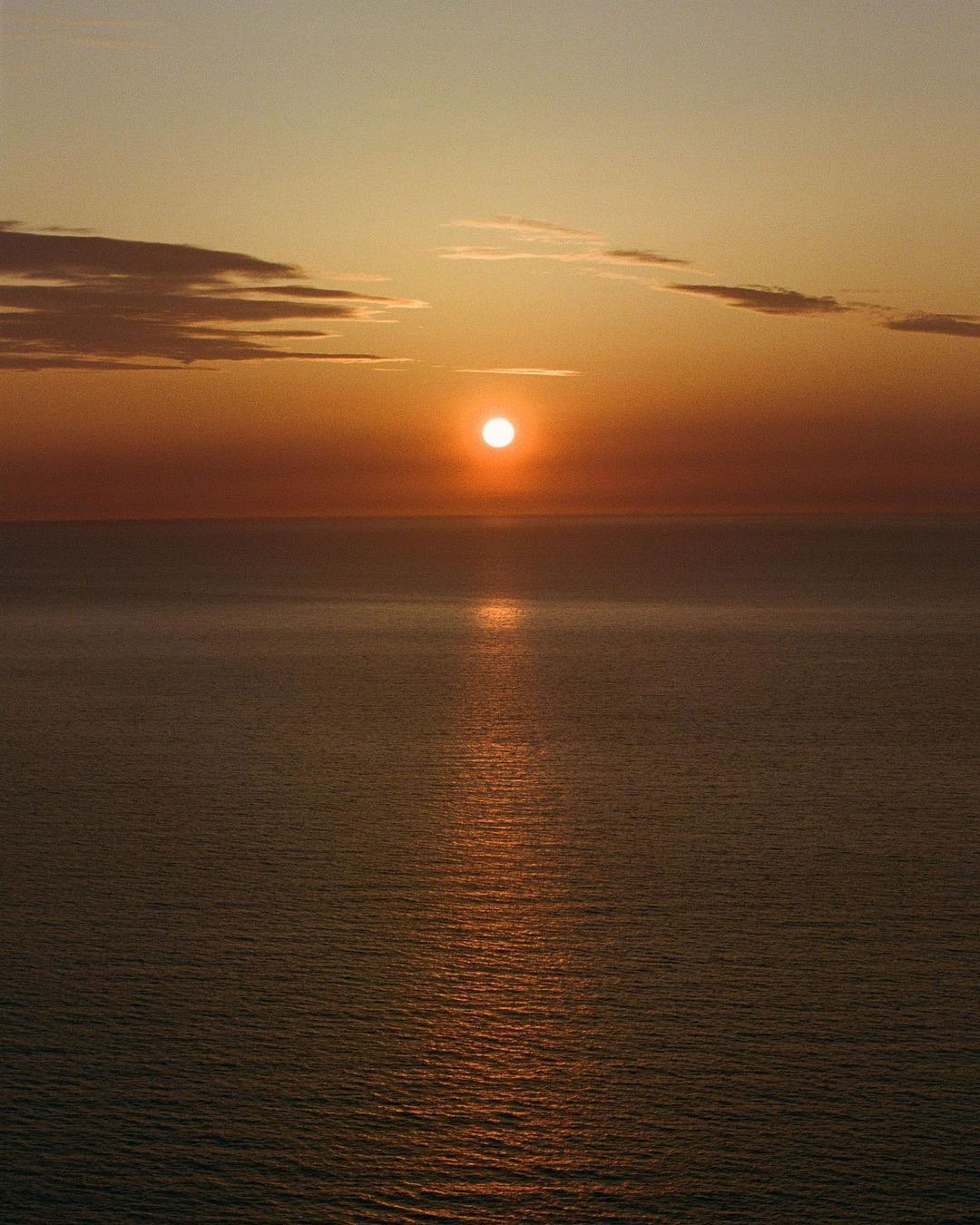 Zonsondergang met oranje lucht